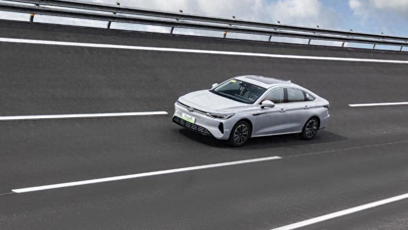 通過高環高速不失速耐久測試,奇瑞風云A8遠航版10.99萬起售