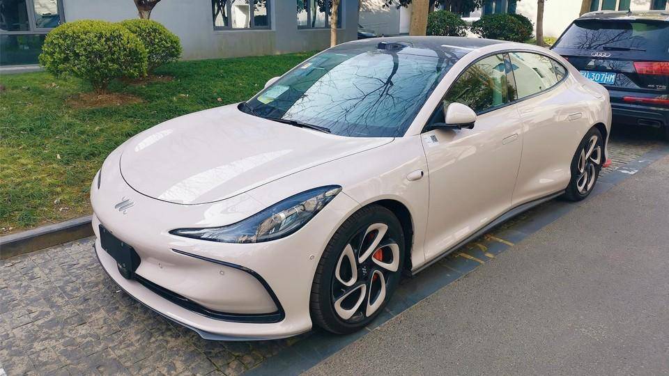 智己半固態電池,雖然有準900V高壓,但充電速度不如理想?