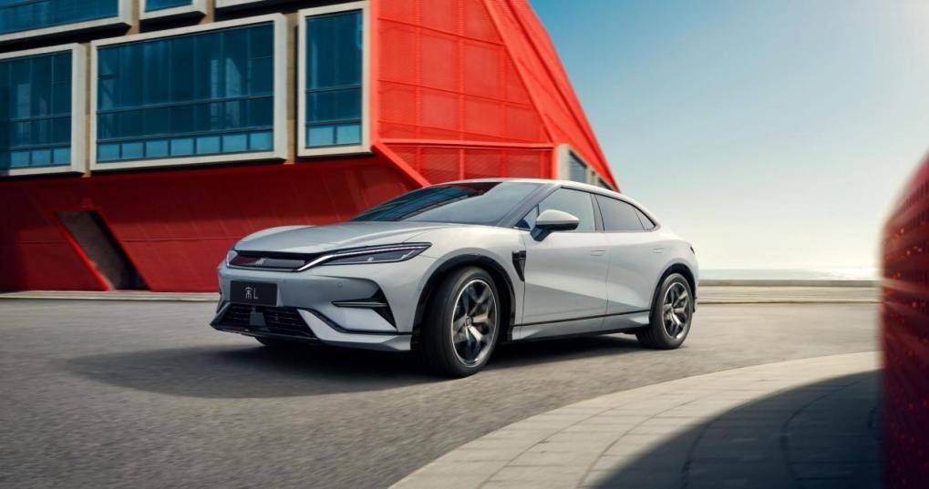 比亞迪宋L與小米SU7孰美?原創(chuàng)國(guó)潮VS高仿超跑