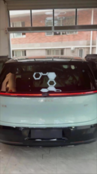 配對開側滑門+電動腿托,極氪MIX實車現身,搭極氪007同款動力