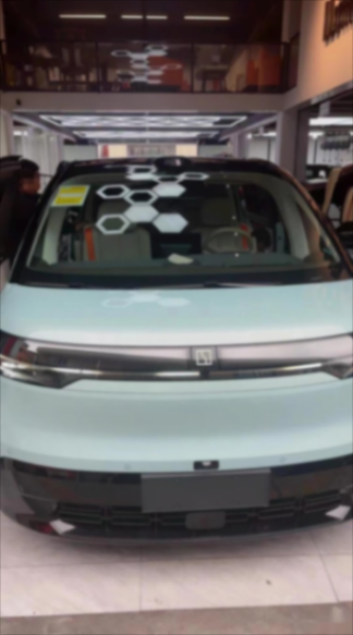 配對開側滑門+電動腿托,極氪MIX實車現身,搭極氪007同款動力