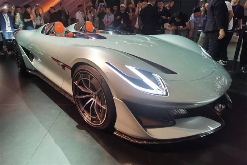 汽車界“文藝復興”來了!方程豹產(chǎn)品矩陣齊亮相