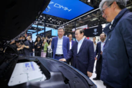 榮威D5X DMH北京車展預售,范志毅親自下場“驗貨”!