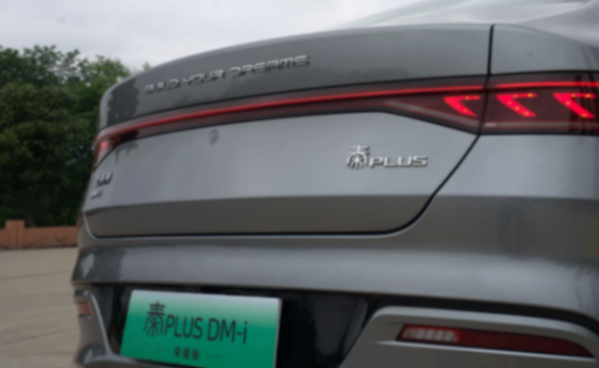 4月比亞迪秦大賣5萬輛,7.98萬起的秦PLUS榮耀版太火了!