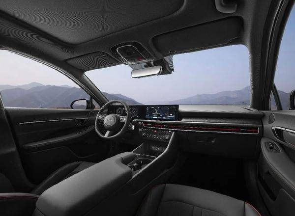 現代索納塔VS大眾帕薩特:高品質合資中型轎車誰更值?