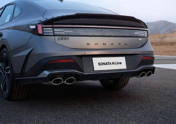 現代索納塔VS大眾帕薩特:高品質合資中型轎車誰更值?