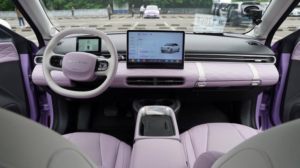 智能遙控泊車(chē)+L2級(jí)智駕輔助!十萬(wàn)級(jí)的東風(fēng)納米01太卷了