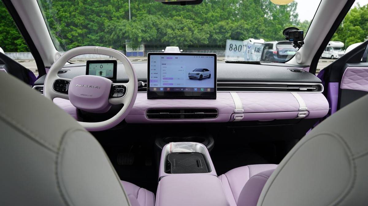 智能遙控泊車(chē)+L2級(jí)智駕輔助!十萬(wàn)級(jí)的東風(fēng)納米01太卷了