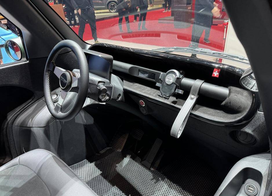 歐洲的老頭樂(lè),比五菱MINI EV還要簡(jiǎn)單,跟碰碰車沒(méi)區(qū)別