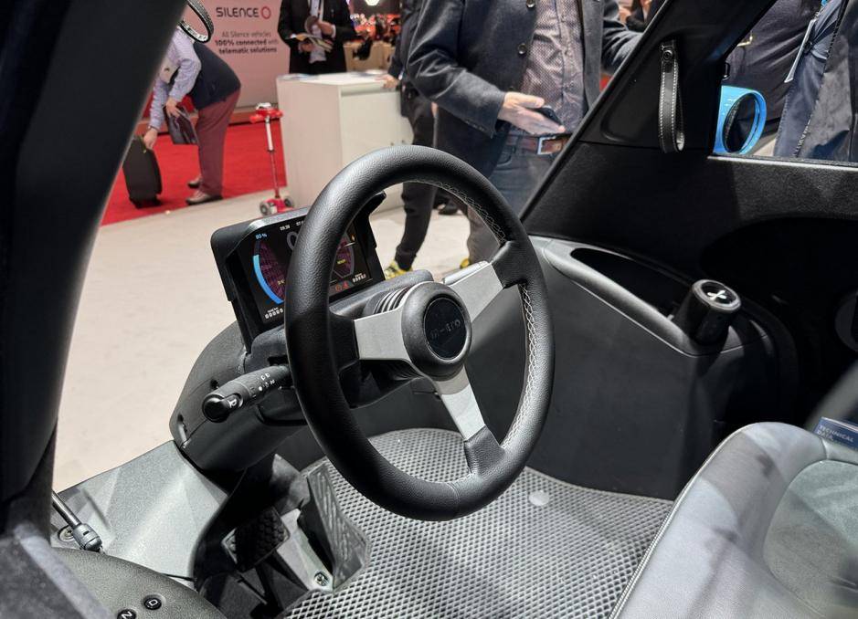 歐洲的老頭樂(lè),比五菱MINI EV還要簡(jiǎn)單,跟碰碰車沒(méi)區(qū)別