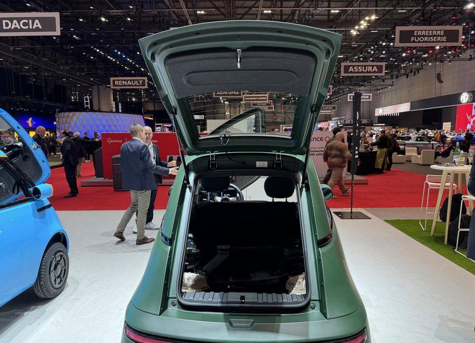 歐洲的老頭樂(lè),比五菱MINI EV還要簡(jiǎn)單,跟碰碰車沒(méi)區(qū)別