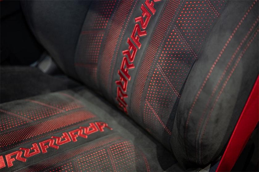 被紅旗、寶馬、賓利同時選中的Alcantara內飾材料是什么來頭?