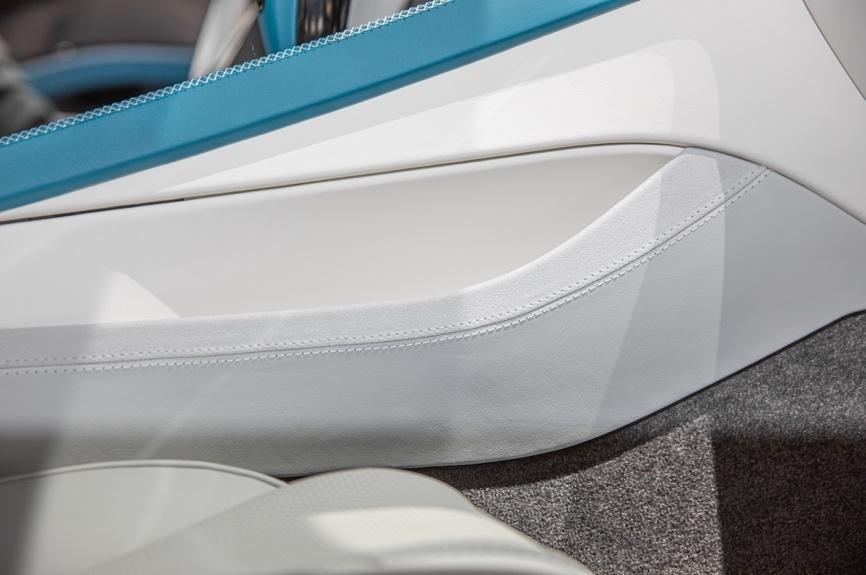 被紅旗、寶馬、賓利同時選中的Alcantara內飾材料是什么來頭?