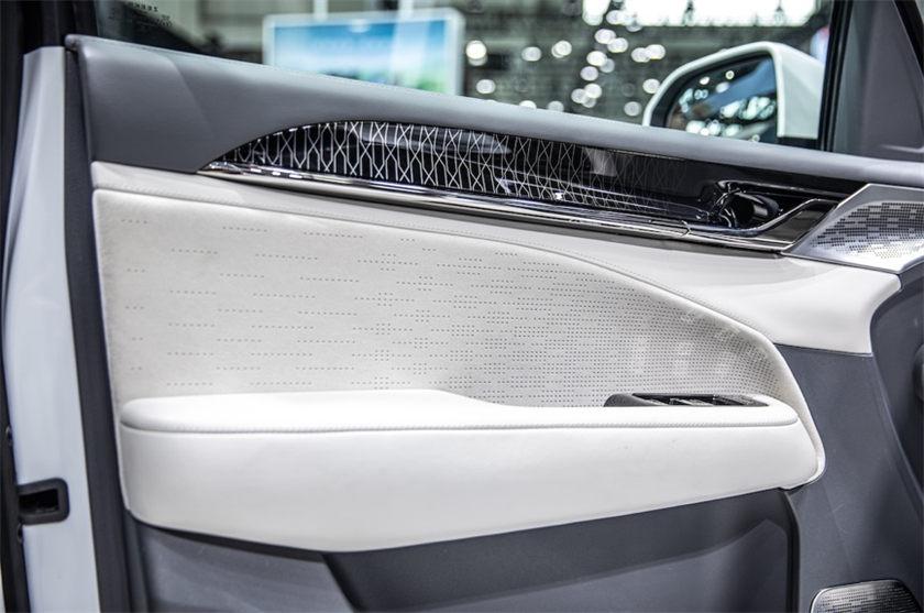 被紅旗、寶馬、賓利同時選中的Alcantara內飾材料是什么來頭?