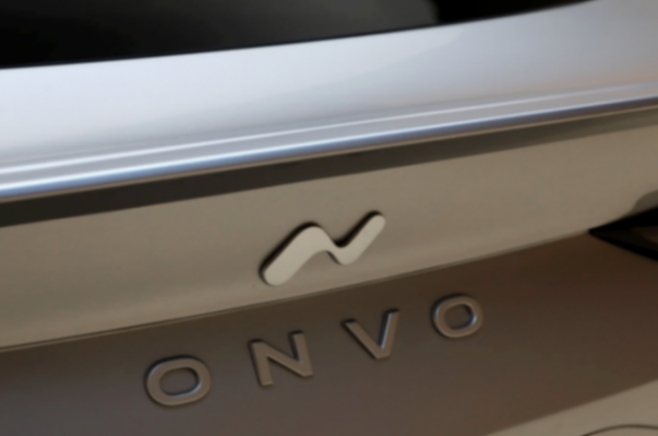 樂道L60實車,900V平臺起步預(yù)售21.99萬,2.95米軸距魔術(shù)空間