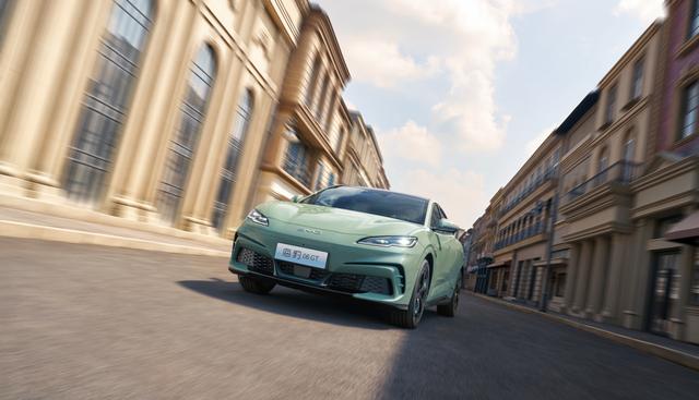 年輕人的第一臺GT比亞迪海豹06GT 正式上市，售價13.68萬元-18.68萬元-有駕