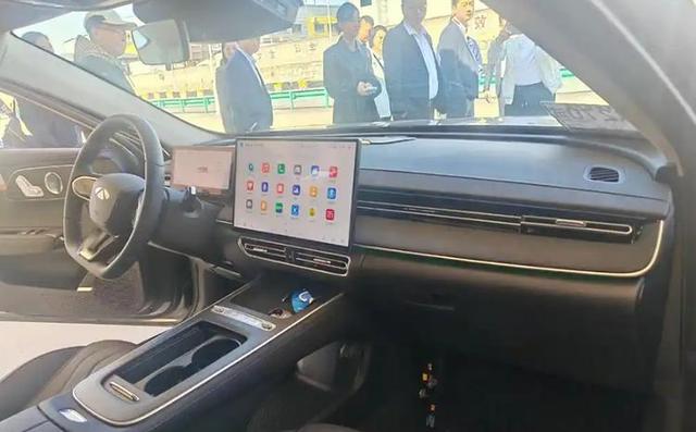 實力不輸秦L，奇瑞風云A8L街頭實拍圖曝光，預計10萬內起售-有駕