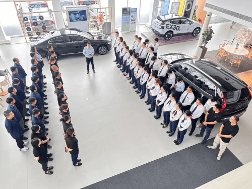 豪華車經銷商的雙輪驅動秘籍:業績飆升背后的策略揭秘