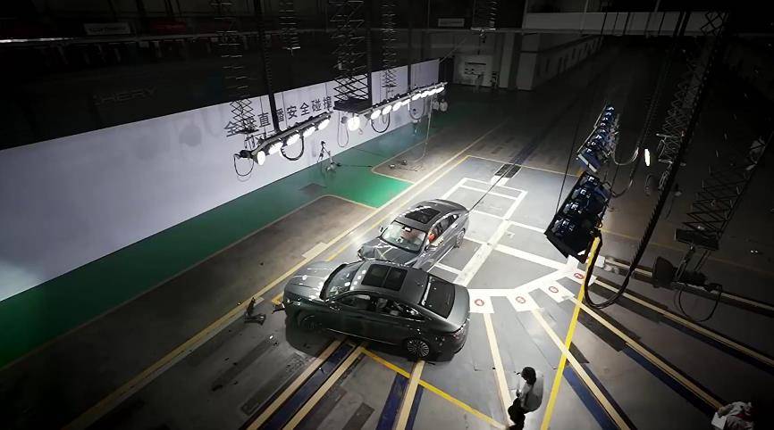 碰撞試驗現場上市 風云A8L限時售價9.49-12.99萬元