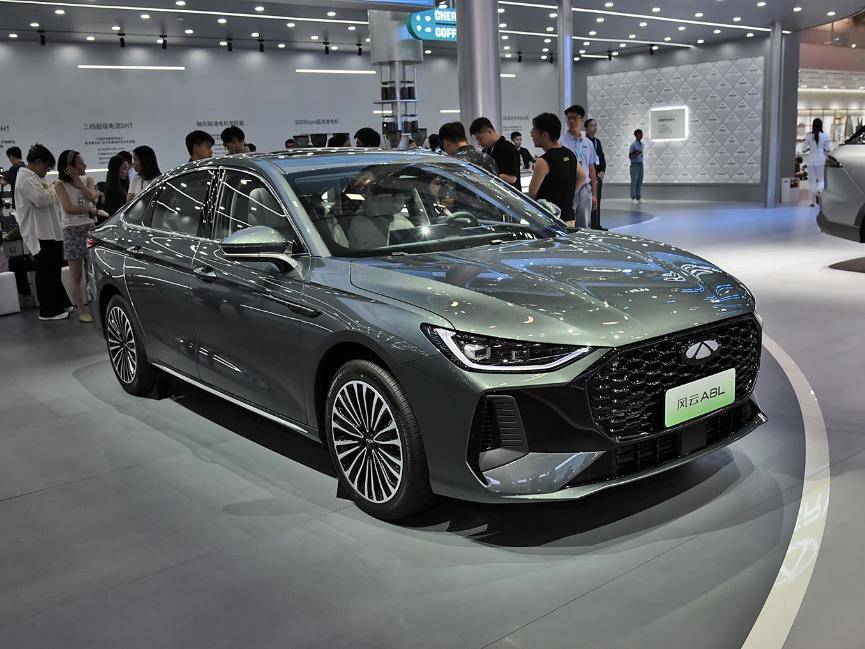 碰撞試驗現場上市 風云A8L限時售價9.49-12.99萬元