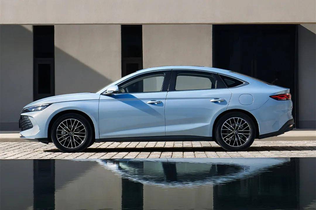 燃油車大反攻!12月轎車銷量:朗逸第二,小米SU7進前十