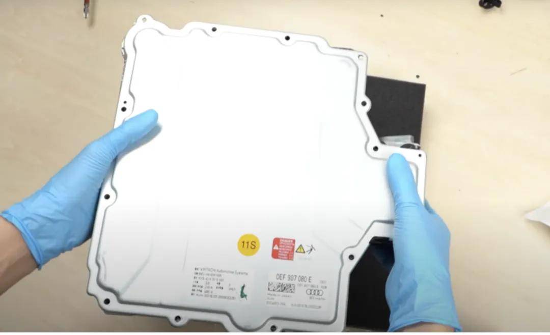拆解奧迪e-tron逆變器:一個德國車居然用上了日本的模塊