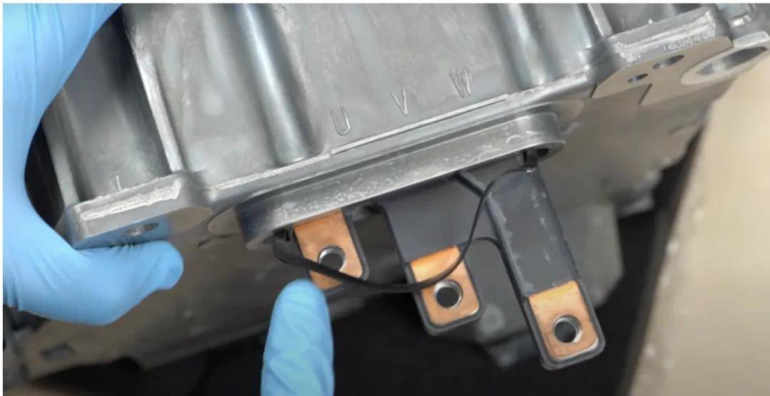 拆解奧迪e-tron逆變器:一個德國車居然用上了日本的模塊