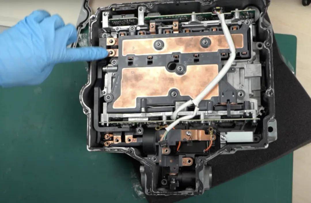 拆解奧迪e-tron逆變器:一個德國車居然用上了日本的模塊