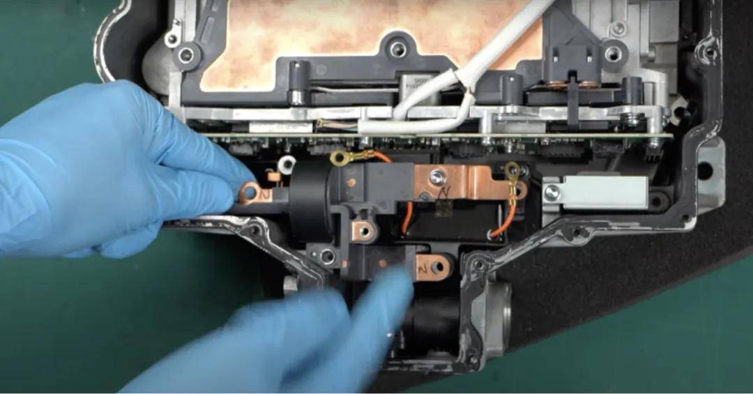 拆解奧迪e-tron逆變器:一個德國車居然用上了日本的模塊