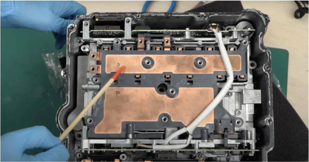 拆解奧迪e-tron逆變器:一個德國車居然用上了日本的模塊