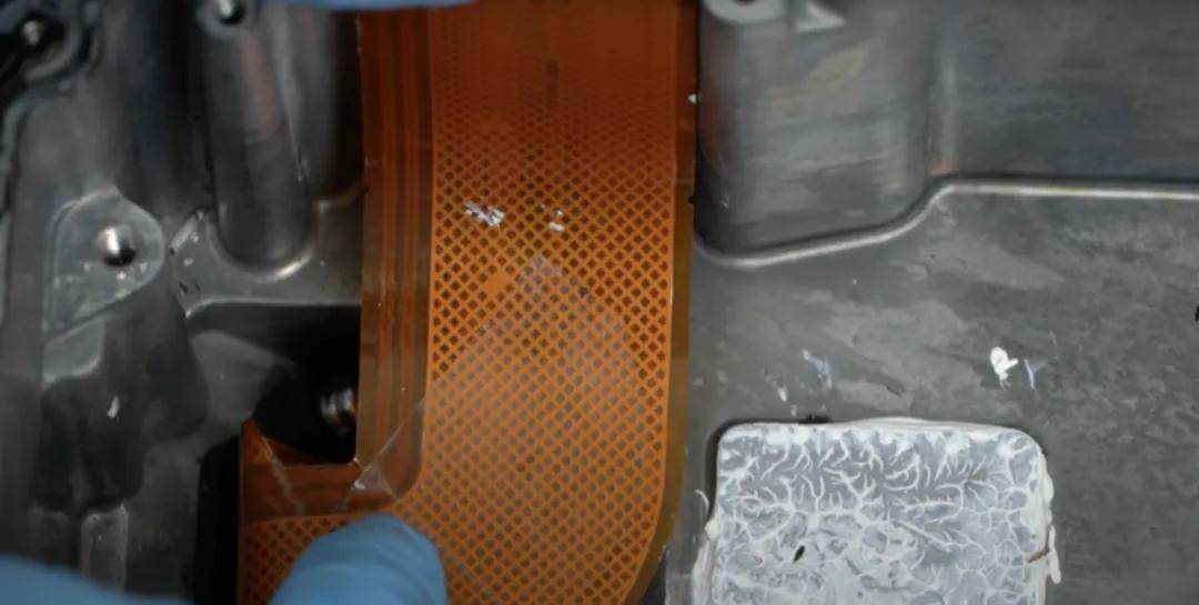 拆解奧迪e-tron逆變器:一個德國車居然用上了日本的模塊