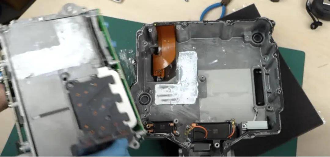 拆解奧迪e-tron逆變器:一個德國車居然用上了日本的模塊