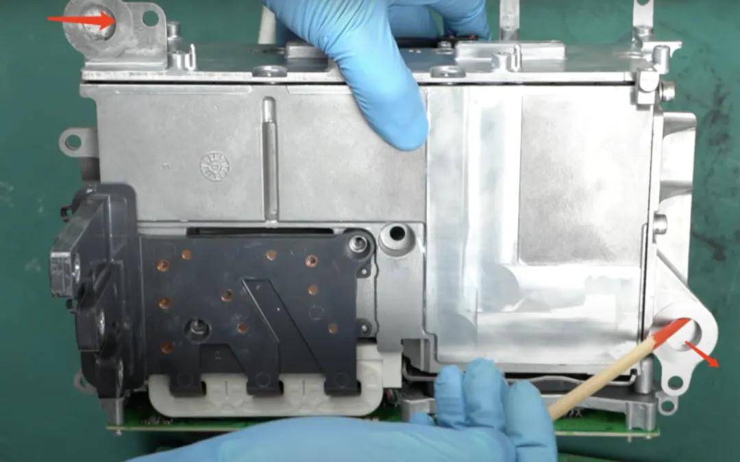 拆解奧迪e-tron逆變器:一個德國車居然用上了日本的模塊