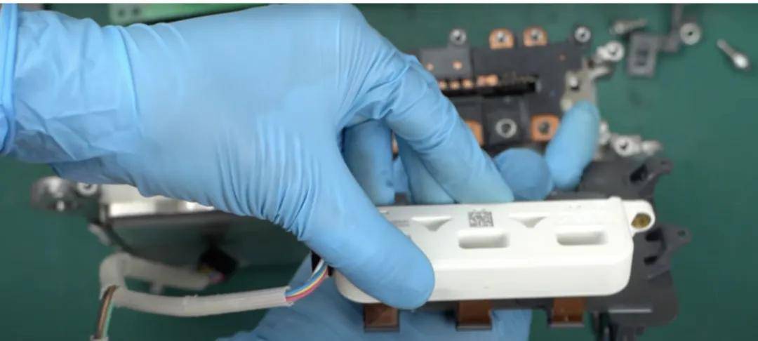 拆解奧迪e-tron逆變器:一個德國車居然用上了日本的模塊