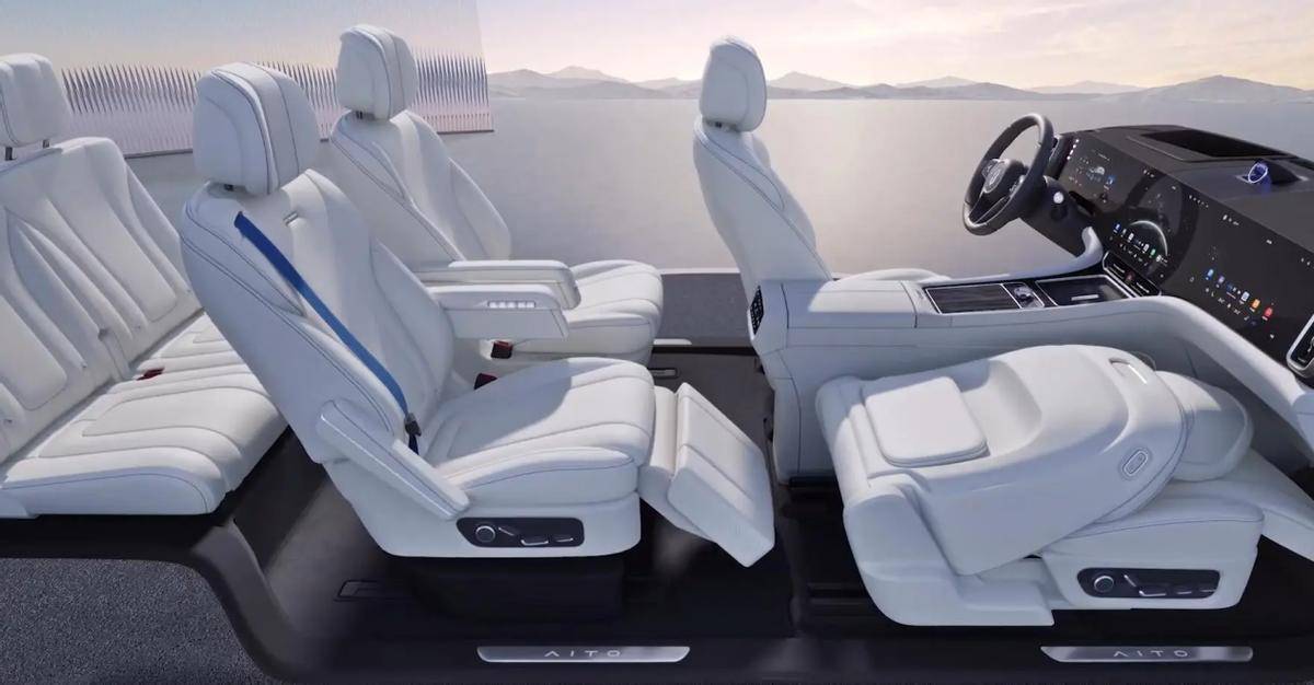 問界M8實車上路,只比問界M9小一點,標配雙電機+激光雷達