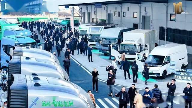 吉利遠程新能源光伏房車首次亮相,開啟“綠動智家”時代