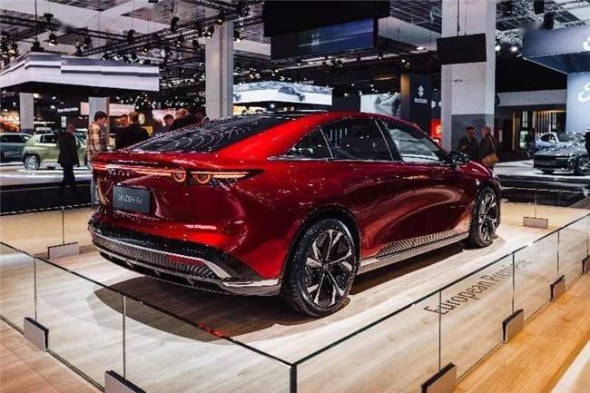 MAZDA EZ-6全球車型6e閃耀亮相歐洲市場:全球標準與全球品質的完美結合