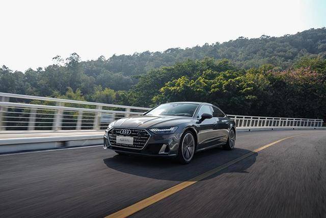 過年買30萬級新車還在看5系?上汽奧迪A7L才是年輕人的菜!