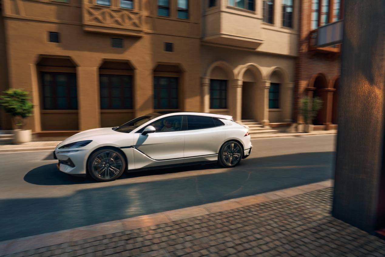 刷新行業紀錄!最快交付破萬,騰勢Z9GT為何讓BBA慌了?