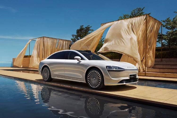 華為系4款新車:問界M8預定爆款,尊界S800氣場十足