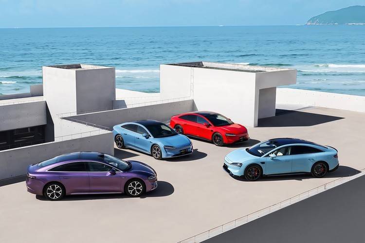 華為系4款新車:問界M8預定爆款,尊界S800氣場十足