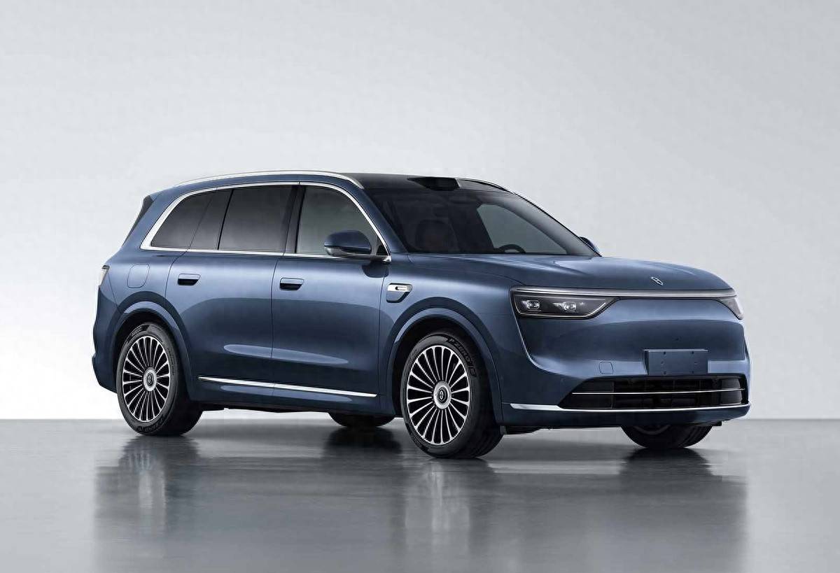 華為系4款新車:問界M8預定爆款,尊界S800氣場十足