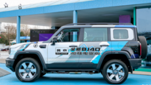 BJ40也來“電”了!滿油滿電續(xù)航1200km,還輕松征服100%坡度