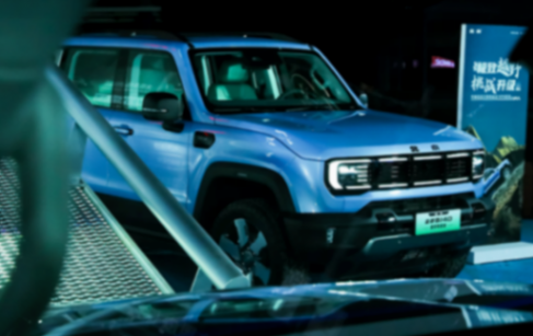 BJ40也來“電”了!滿油滿電續(xù)航1200km,還輕松征服100%坡度