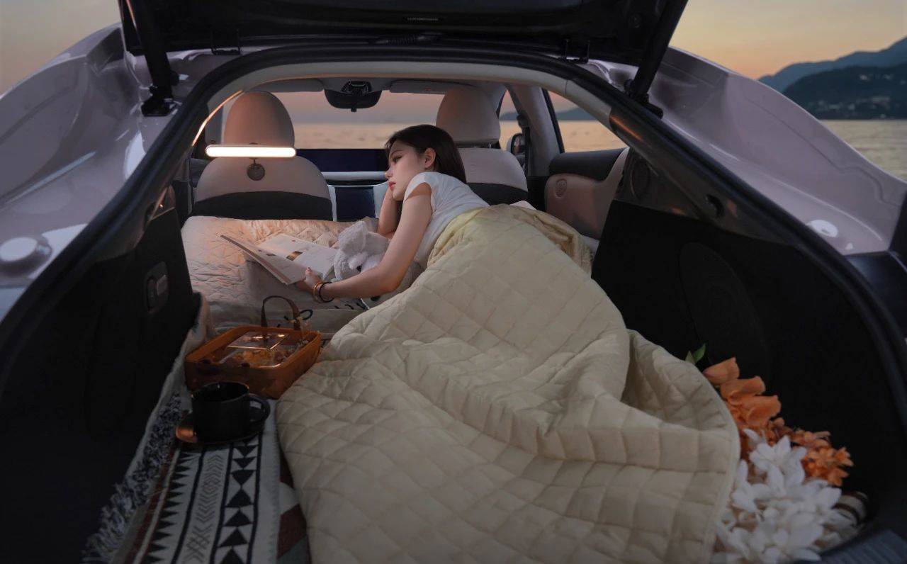 蛇年新能源車市要變天了!限時限量18.99萬元起,智己給車市上強度