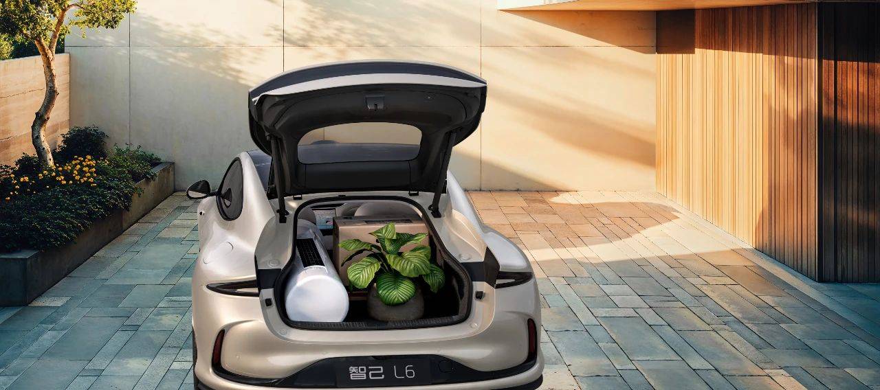 蛇年新能源車市要變天了!限時限量18.99萬元起,智己給車市上強度