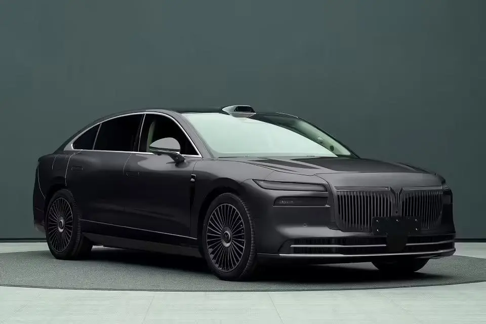 嵐圖追光L旗艦轎車完成申報(bào)：插混動(dòng)力、軸距超3米、可選雙色車身