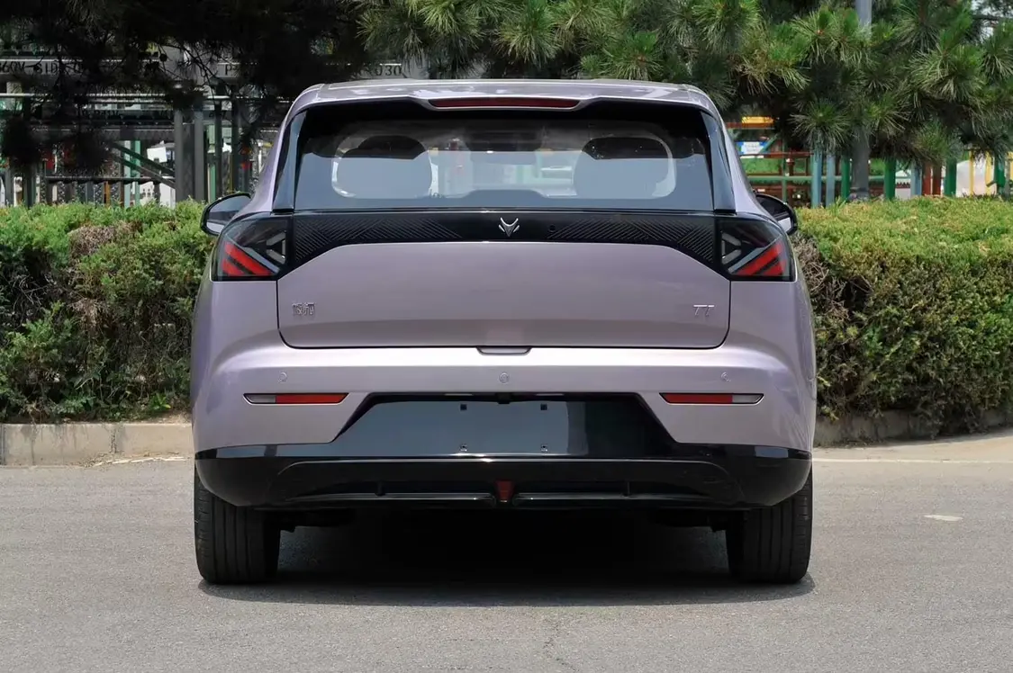 北汽極狐T1通過申報，8月下旬開啟預售，可選裝全景前視攝像頭