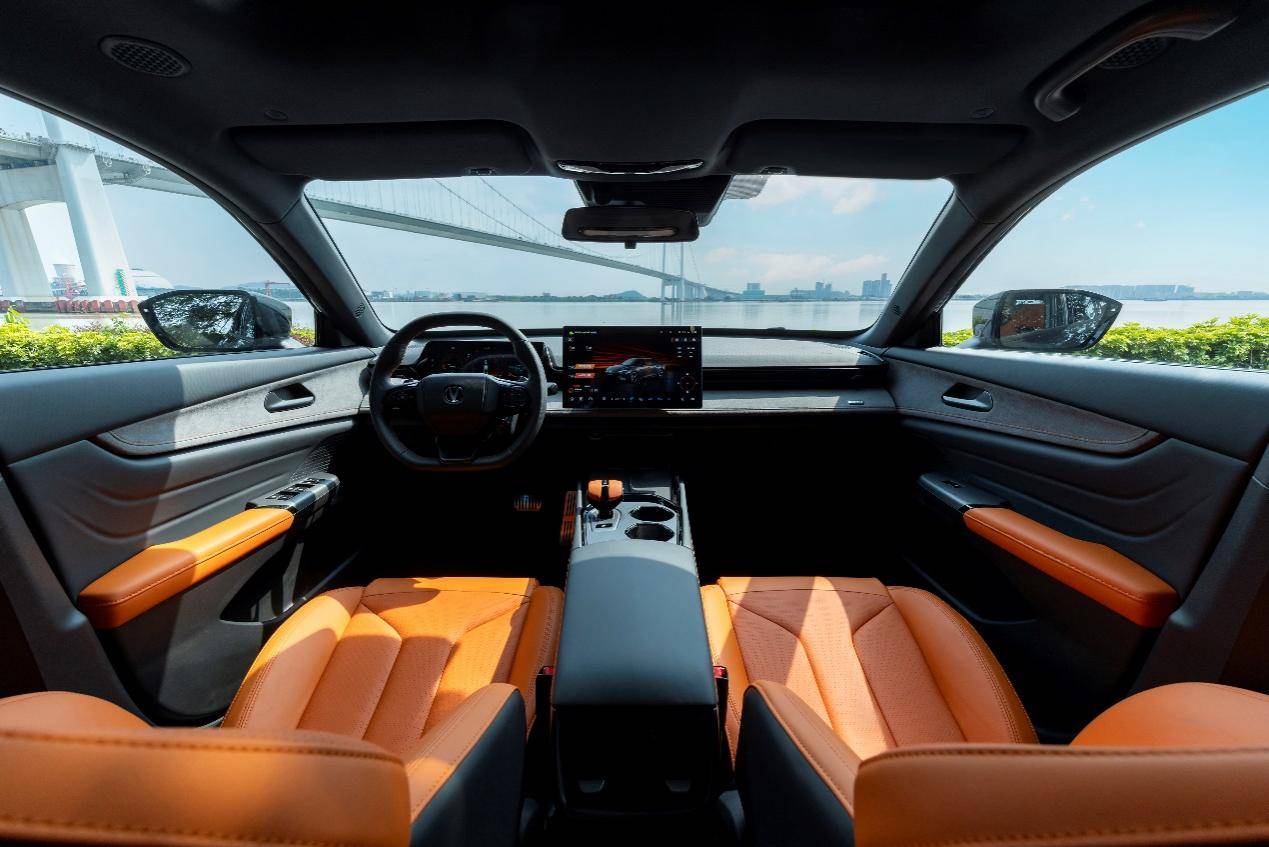 9.79萬起售的第三代UNI-V:燃油轎跑最后的倔強(qiáng),還是年輕人的性價比狂歡?