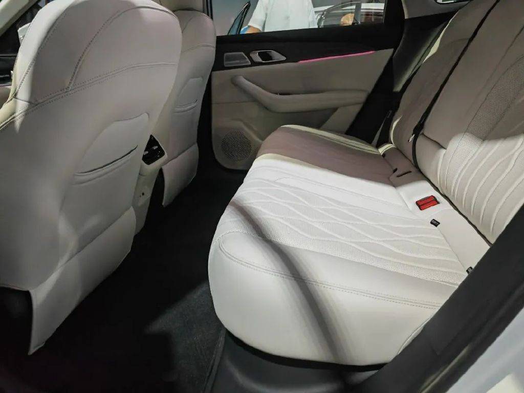 27分鐘訂單破萬:吉利銀河A7如何重構(gòu)10萬級(jí)家轎體系